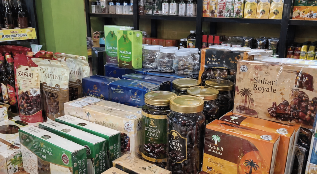 supplier oleh oleh haji terlengkap di soloraya dengan produk kurma dan zamzam